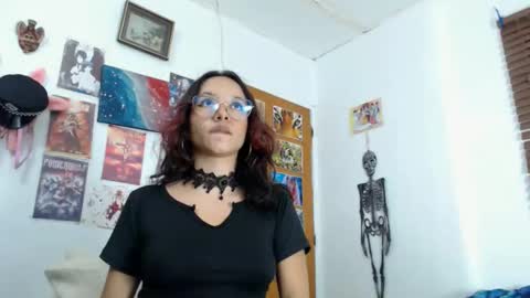 kiaralenon online show from November 25, 2025, 1:27 am