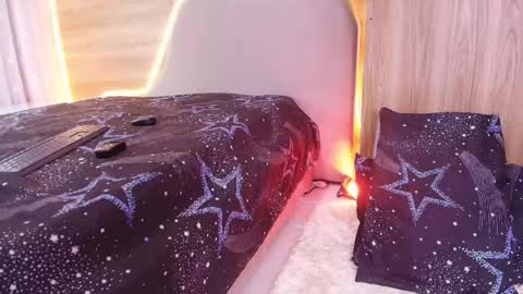 kiaralopez_ online show from April 25, 2026, 4:04 am