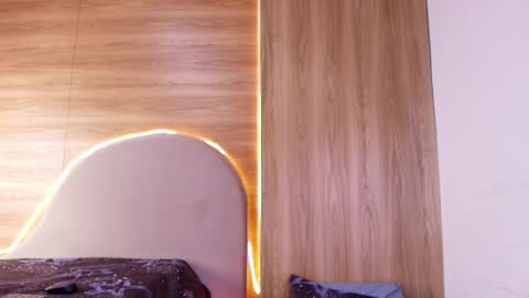 kiaralopez_ online show from April 28, 2026, 3:00 am