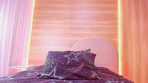 kiaralopez_ online show from May 7, 2026, 3:01 am