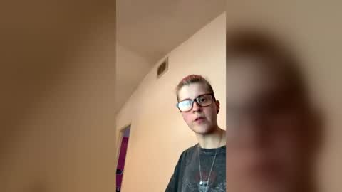 kiastarr online show from June 16, 2026, 12:02 am
