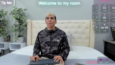 Snapshot of kieran_derek chatting on February 14, 2025, 3:22 am Kieran Derek online show from February 14, 2025, 3:22 am
