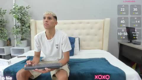 Snapshot of kieran_derek chatting on February 18, 2025, 3:10 am Kieran Derek online show from February 18, 2025, 3:10 am