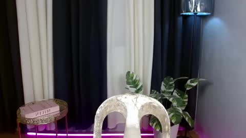 Im Mia online show from October 12, 2025, 11:09 am