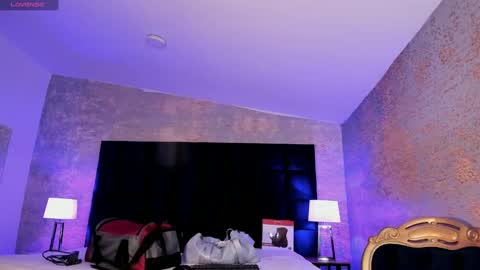 Snapshot of kiim_taaylor chatting on February 12, 2025, 5:58 pm Kim online show from February 12, 2025, 5:58 pm