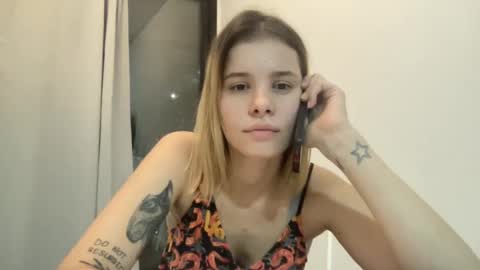 kiki_18new online show from February 24, 2025, 3:55 am