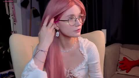 kiki_blue_eyes online show from January 11, 2026, 4:17 am