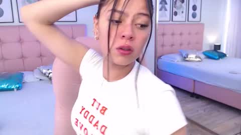 Snapshot of kiki_cams chatting on October 21, 2025, 5:24 pm kIKI online show from October 21, 2025, 5:24 pm