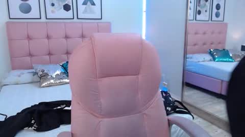 Snapshot of kiki_cams chatting on October 22, 2025, 4:18 pm kIKI online show from October 22, 2025, 4:18 pm