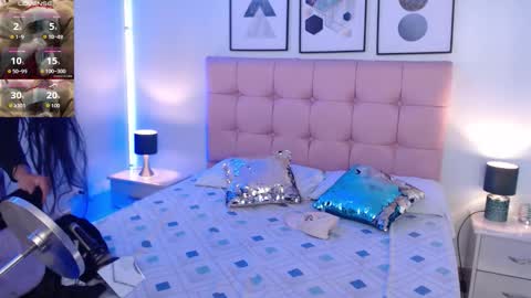 kIKI online show from November 22, 2025, 6:40 pm