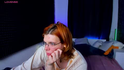 Snapshot of kiki_krash chatting on December 18, 2024, 6:03 pm Kiki online show from December 18, 2024, 6:03 pm