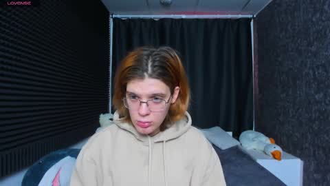 Snapshot of kiki_krash chatting on February 17, 2025, 10:07 am Kiki online show from February 17, 2025, 10:07 am