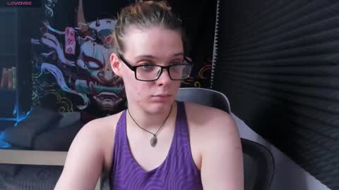 Snapshot of kiki_krash chatting on March 5, 2025, 2:12 pm Kiki online show from March 5, 2025, 2:12 pm