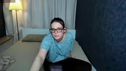 Snapshot of kiki_krash chatting on March 8, 2025, 1:47 pm Kiki online show from March 8, 2025, 1:47 pm