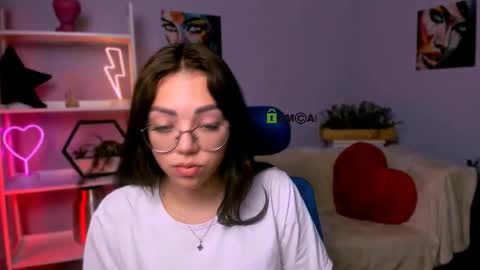 Snapshot of kiki_swan chatting on March 10, 2025, 9:53 am kiki_swan online show from March 10, 2025, 9:53 am
