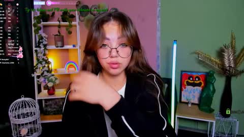 kiki_swan online show from October 7, 2025, 8:33 am