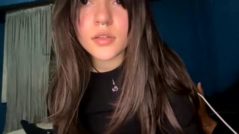 kikilove15 online show from June 25, 2026, 11:31 pm