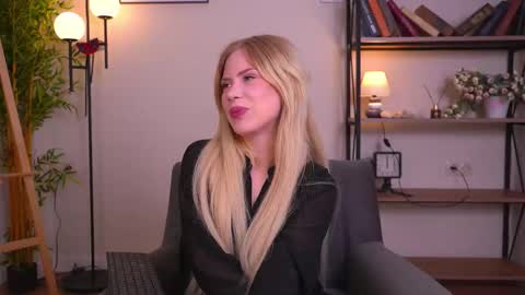 Kiki online show from October 10, 2025, 4:22 am