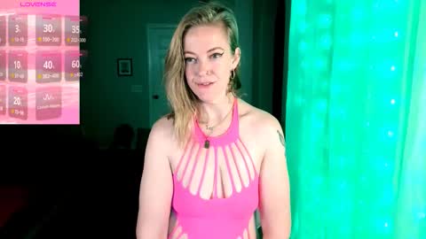 Snapshot of kiks823 chatting on October 18, 2025, 9:43 am ONLY FANS Britteebee online show from October 18, 2025, 9:43 am