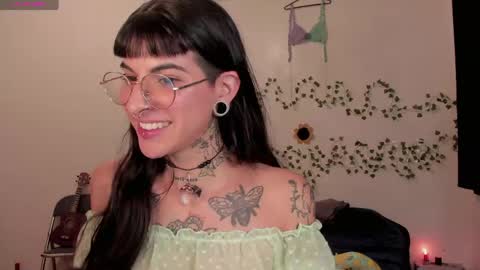 Bella online show from April 24, 2026, 10:34 pm