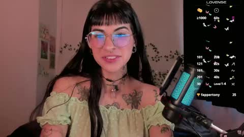 Bella online show from May 6, 2026, 9:53 pm