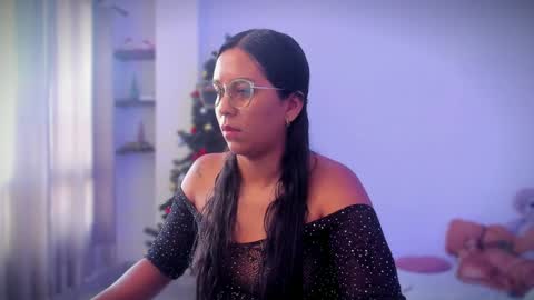 Alejandra  online show from December 4, 2024, 4:05 pm