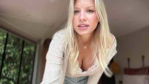 Killer Tits online show from February 18, 2026, 2:07 am