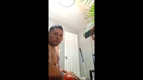 kiloflores124 online show from December 22, 2025, 12:07 am