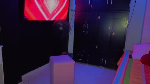 kim_20coliie online show from April 14, 2026, 9:32 pm