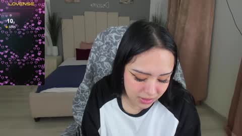 Snapshot of kim_brownie chatting on December 3, 2024, 5:20 am Kim online show from December 3, 2024, 5:20 am