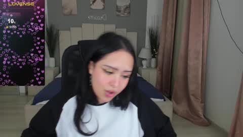 Snapshot of kim_brownie chatting on December 3, 2024, 11:33 am Kim online show from December 3, 2024, 11:33 am