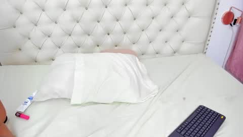 Snapshot of kim_eli chatting on December 22, 2024, 10:25 pm kim_eli online show from December 22, 2024, 10:25 pm