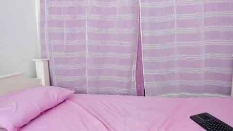 Snapshot of kim_eli chatting on February 25, 2026, 8:40 pm kim_eli online show from February 25, 2026, 8:40 pm