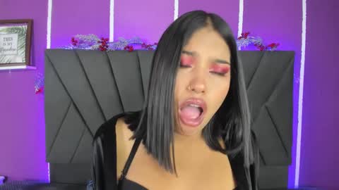 kim  online show from February 8, 2025, 10:40 pm