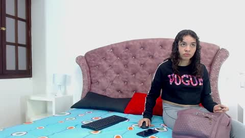 Snapshot of kim_lennon chatting on January 20, 2025, 11:45 am K I M online show from January 20, 2025, 11:45 am