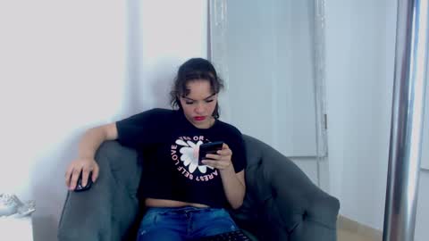 Snapshot of kim_lennon chatting on January 27, 2025, 12:05 pm K I M online show from January 27, 2025, 12:05 pm