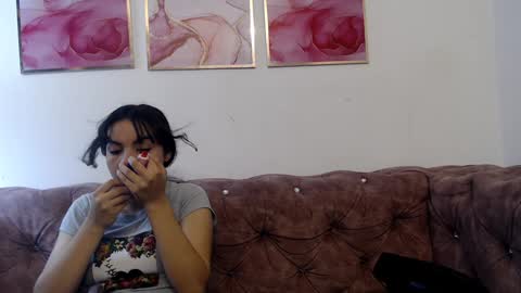 Snapshot of kim_lennon chatting on February 8, 2025, 11:12 am K I M online show from February 8, 2025, 11:12 am