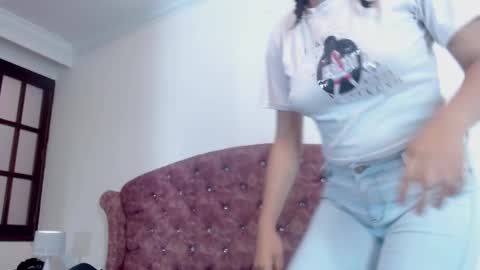 Snapshot of kim_lennon chatting on February 14, 2025, 11:53 am K I M online show from February 14, 2025, 11:53 am