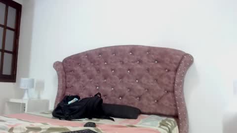 Snapshot of kim_lennon chatting on February 19, 2025, 11:49 am K I M online show from February 19, 2025, 11:49 am