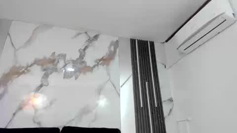 Snapshot of kim_lennon chatting on September 23, 2025, 1:36 pm K I M online show from September 23, 2025, 1:36 pm