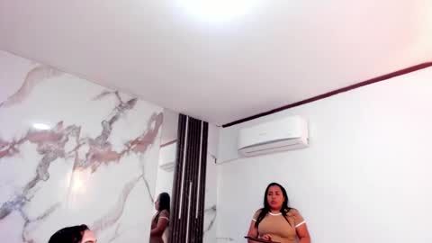 Snapshot of kim_lennon chatting on September 30, 2025, 11:59 am K I M online show from September 30, 2025, 11:59 am