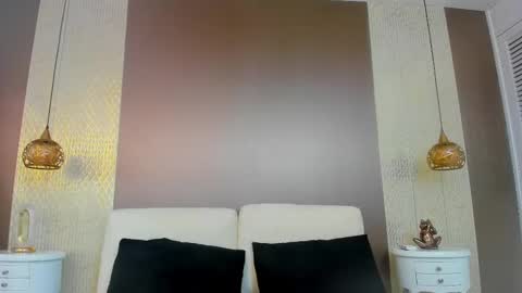 Snapshot of kim_lennon chatting on October 12, 2025, 11:42 am K I M online show from October 12, 2025, 11:42 am