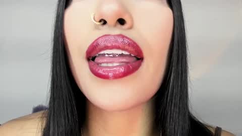 kim_mouth17 online show from April 22, 2026, 11:06 pm