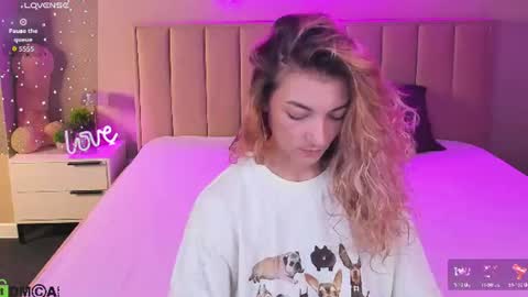 Snapshot of kimberlly_smith chatting on June 12, 2026, 11:35 pm kimberlly_smith online show from June 12, 2026, 11:35 pm
