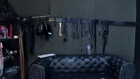  KIMBERLY SWAN  online show from November 4, 2025, 11:37 pm