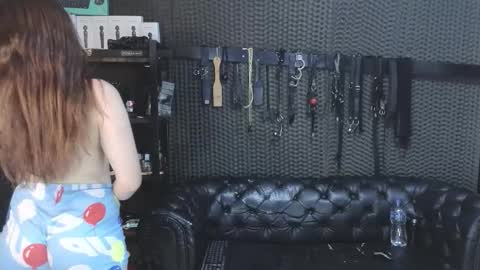  KIMBERLY SWAN  online show from February 12, 2026, 6:36 pm