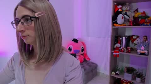 kimberly_thonson online show from December 18, 2025, 3:18 pm