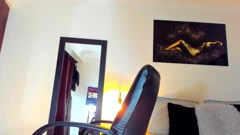 Kimberly Banks online show from November 27, 2025, 10:17 am