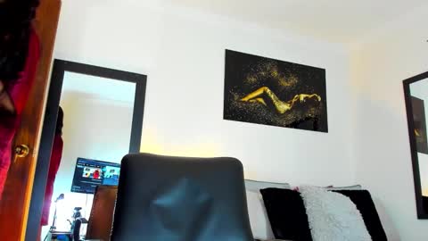 Kimberly Banks online show from November 30, 2025, 1:04 pm