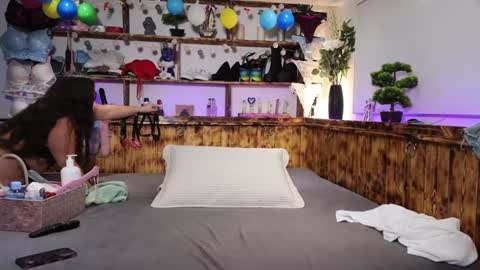 kimberlycaprice online show from January 12, 2025, 11:07 am